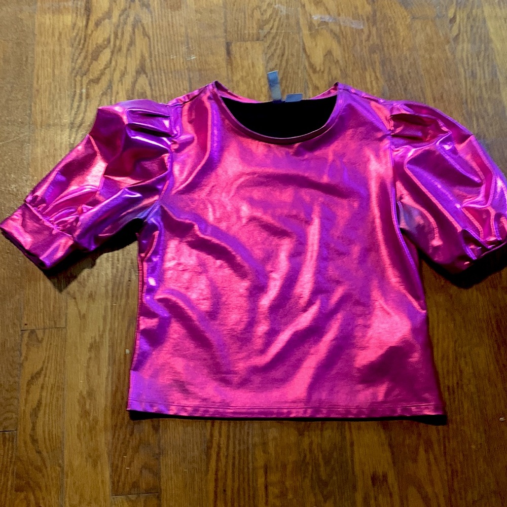 Shiny pink blouse with puff sleeves